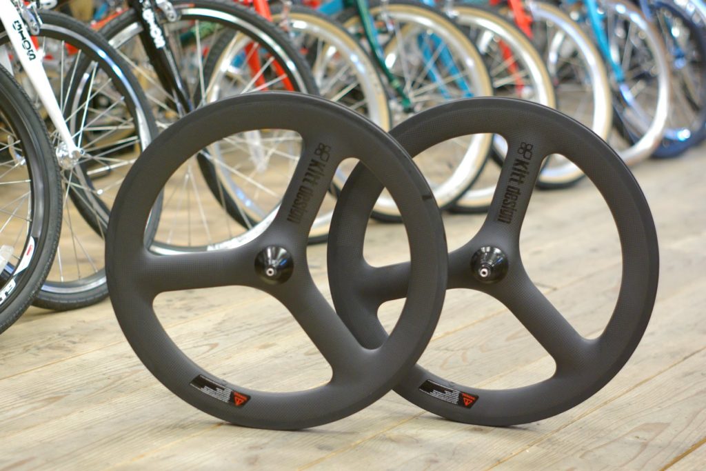 小径カーボンホイール「Kitt design Carbon Trispoke Wheel」 | velo 